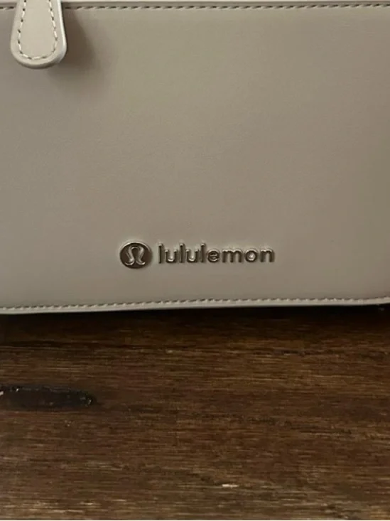 Lululemon Leather Alternative Camera
Crossbody Bag-Cashew NWT - Picture 14 of 16